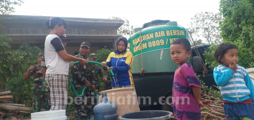 Kodim 0809 Kediri Bantu Air Bersih Warga Lereng Gunung Klotok