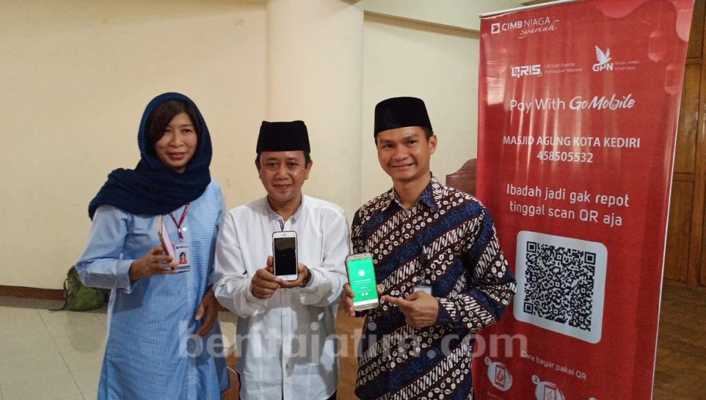 BI Kediri Resmikan QR Code di Masjid Agung