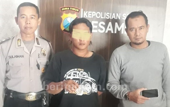 Mondar-mandir di Depan Bank, Ternyata Jualan Dobel L