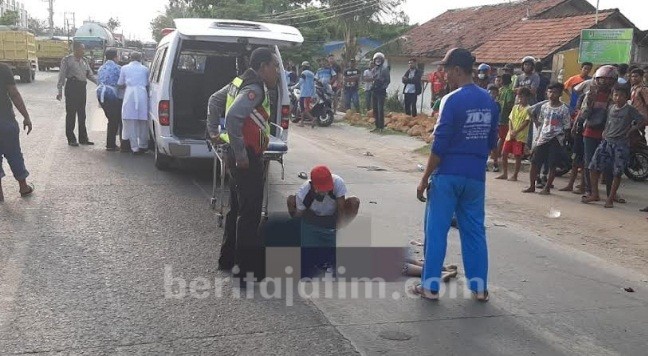 Ibu Ini Meninggal Dunia di Hadapan Suaminya Setelah Ditabrak Truk