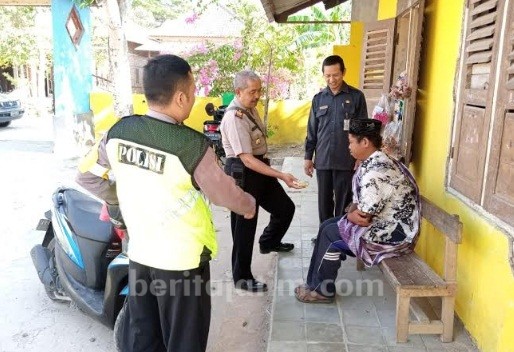 Polsek Sukorejo Ponorogo Amankan Orang Gila yang Ganggu Warga