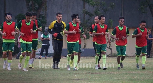 Aji Santoso Fokus Benahi Mental Pemain Persebaya