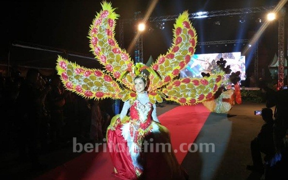 Jenita Janet Pukau Warga Mojokerto di Mojobatik Festival
