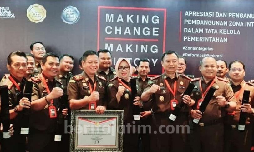 Kejaksaan Tinggi Jawa Timur dan Jajaran Borong Anugerah WBK