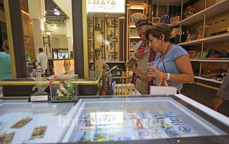 Wisatawan Mancanegara Kagumi Surabaya