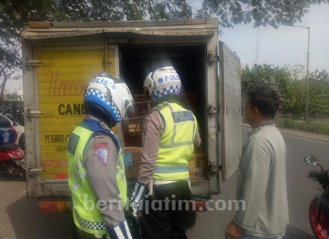 Jelang Natal, Petugas Razia Kendaraan ODOL