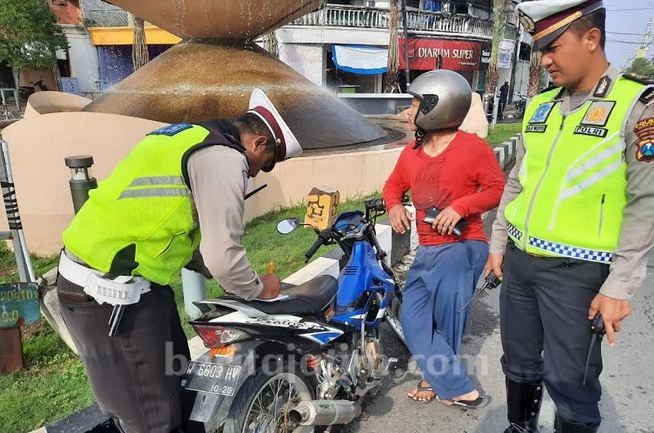 Jangan Pakai Knalpot Brong, Polisi Akan Menilangmu