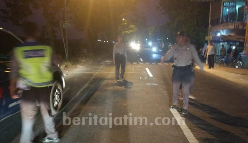 Warga Simomulyo Surabaya Tertabrak Truk di Gresik, Meninggal Seketika
