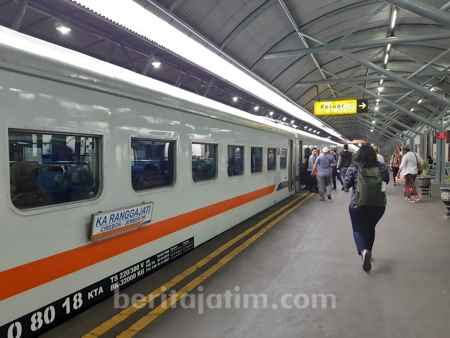 Pendingin Ruangan Mati, Ratusan Penumpang KA Ranggajati Kepanasan