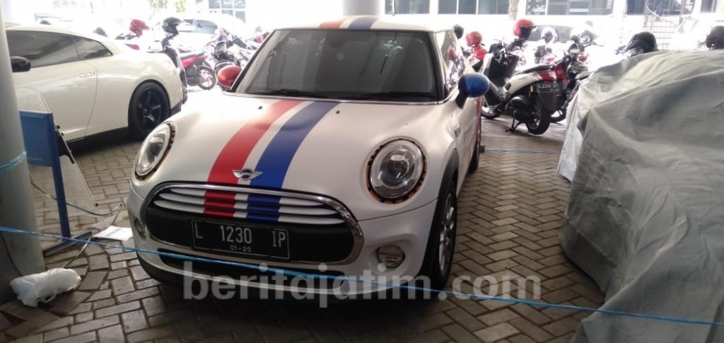 Diduga Ilegal, Polda Jatim Sita 14 Mobil Mewah