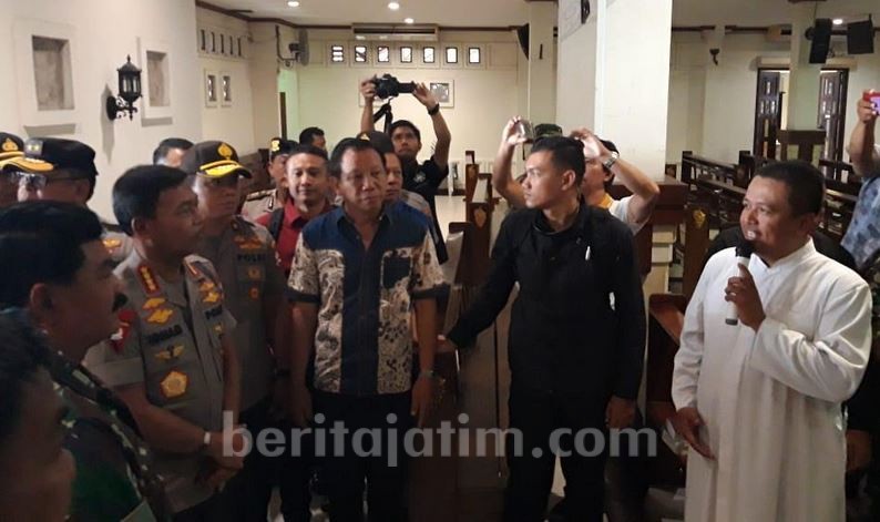 Jelang Misa Malam Natal, Gereja Santa Maria Tak Bercela Perketat Area Masuk dengan Metal Detector