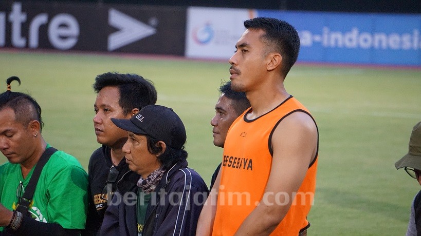 Kiper Persebaya Pamitan