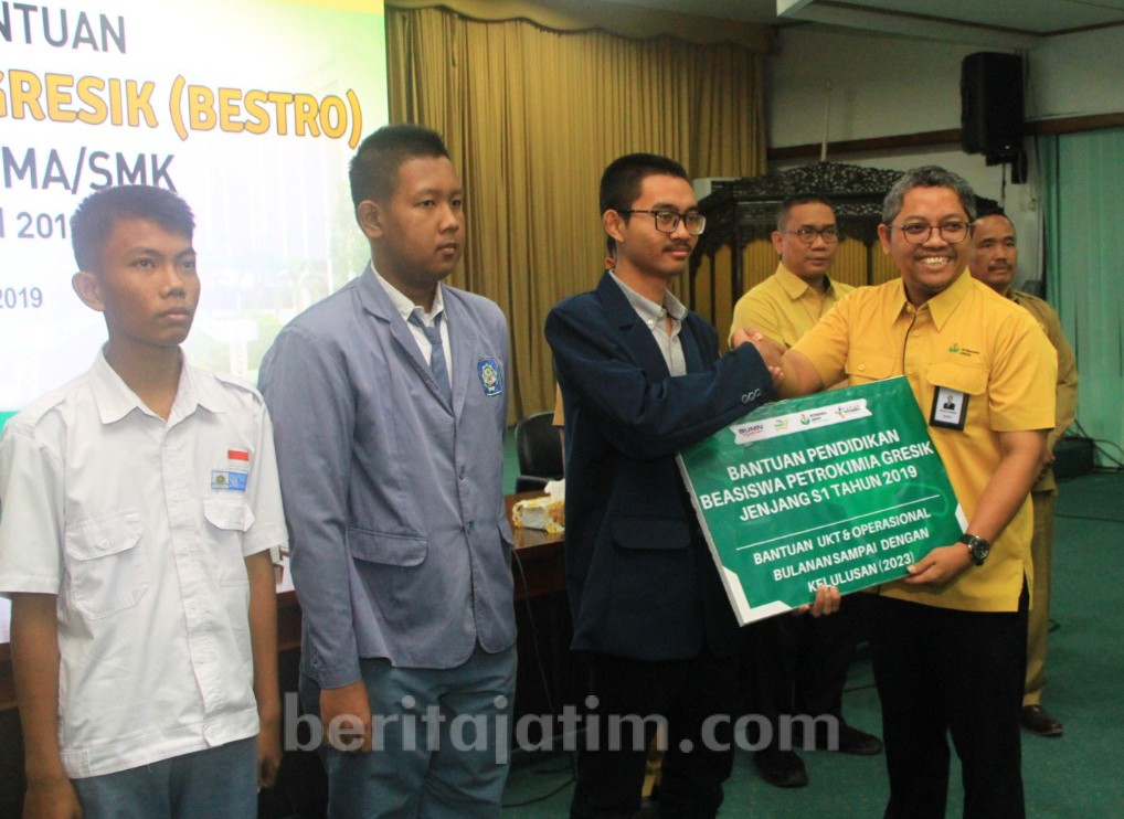 Mahasiswa dan Pelajar Gresik Berprestasi Terima Bestro Senilai Rp 1,9 Miliar
