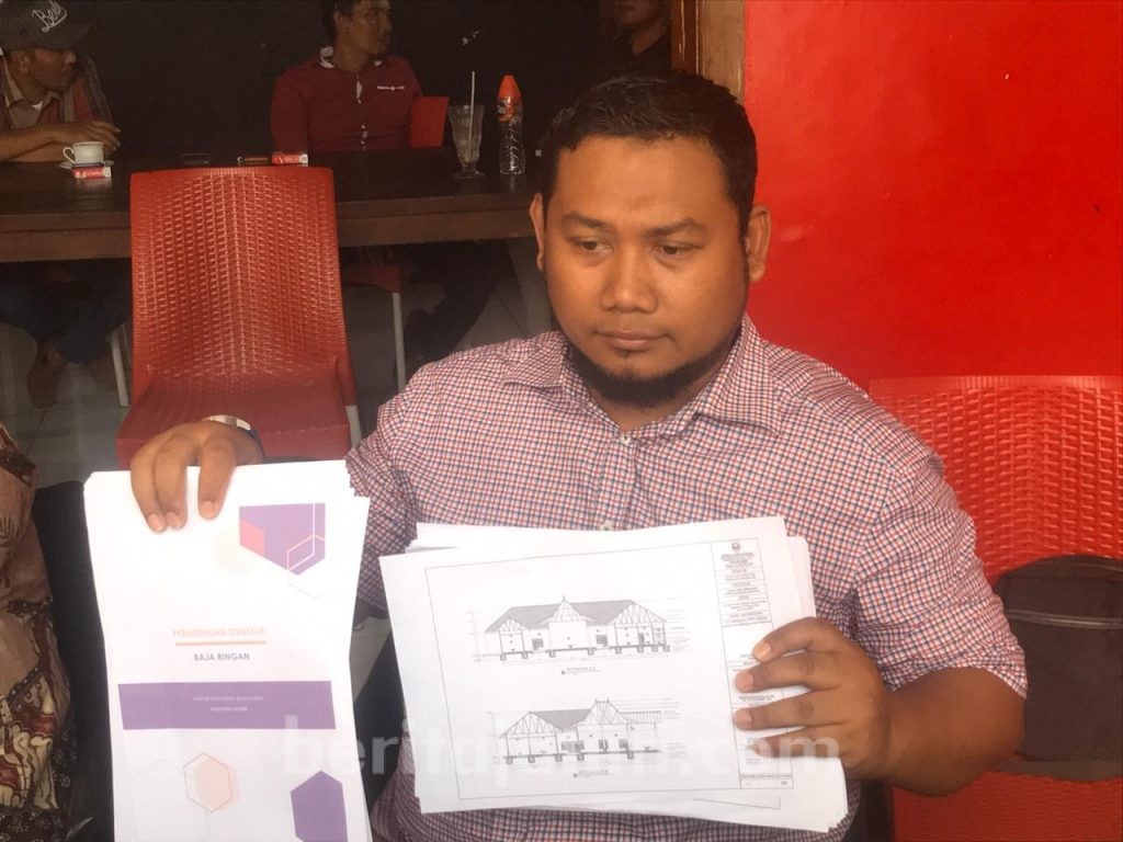 Ini Penjelasan Kontraktor Soal Robohnya Atap Kantor Kecamatan Jenggawah