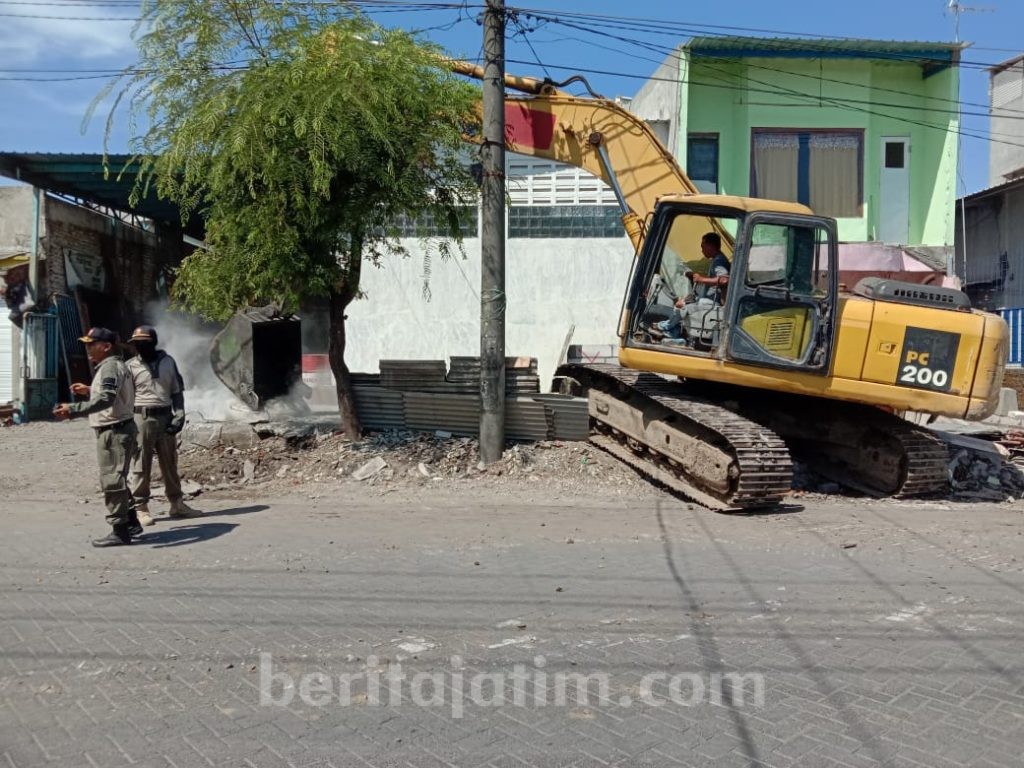 Antisipasi Banjir di Musim Penghujan, DPUBM SDA Sidoarjo Bongkar Bangli di Kali Reformasi