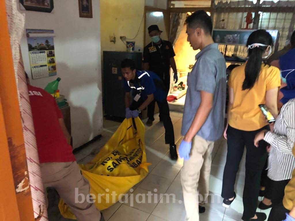 Pasutri Ditemukan Meninggal Berdua Dalam Kamar