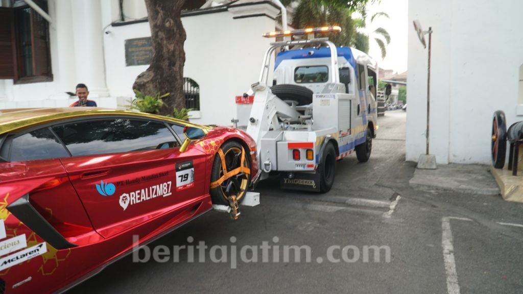 Tidak Ada STNK dan BPKB? Polisi Masih Tahan Mobil Lamborghini Terbakar di Surabaya