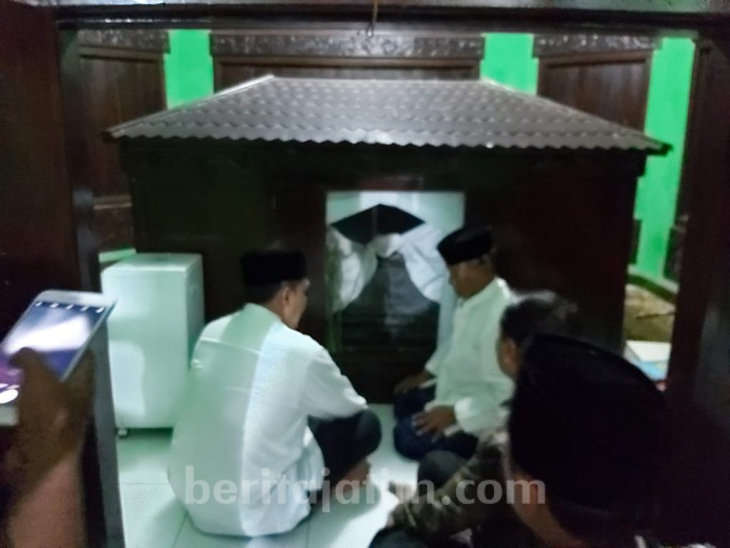 BHS Ziarah ke Makam Putri Ayu Dewi Sekardadu