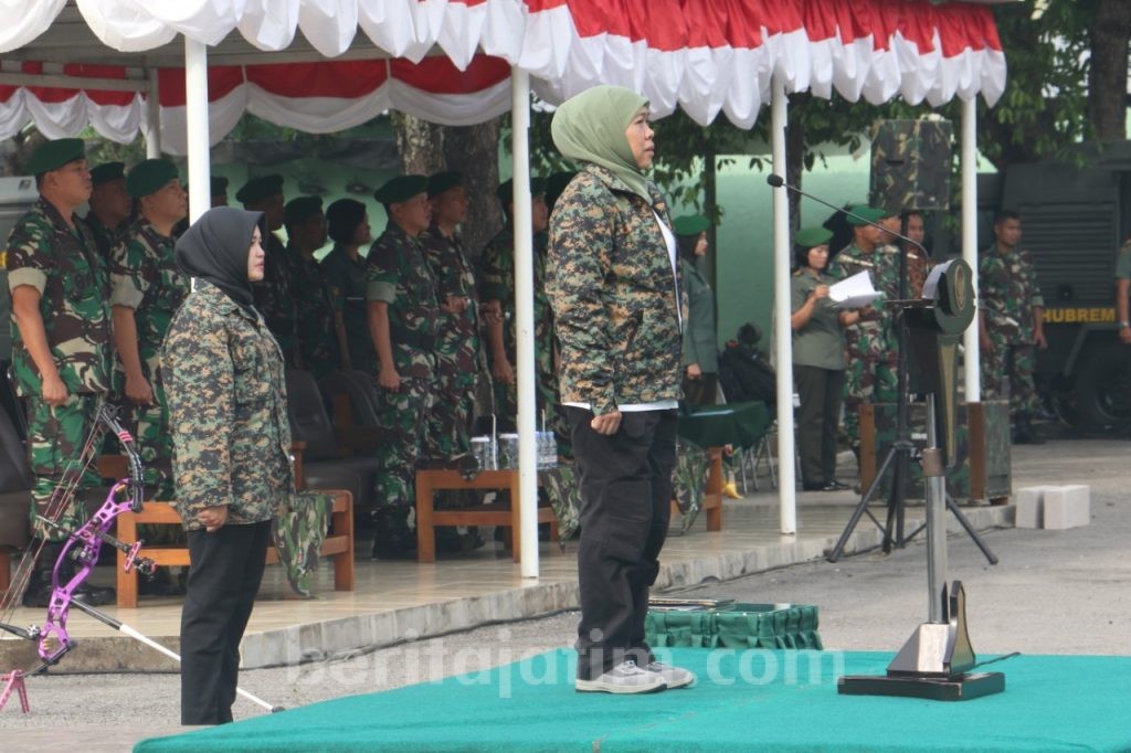 Gubernur Khofifah Bangga Pada Atlet Paralayang