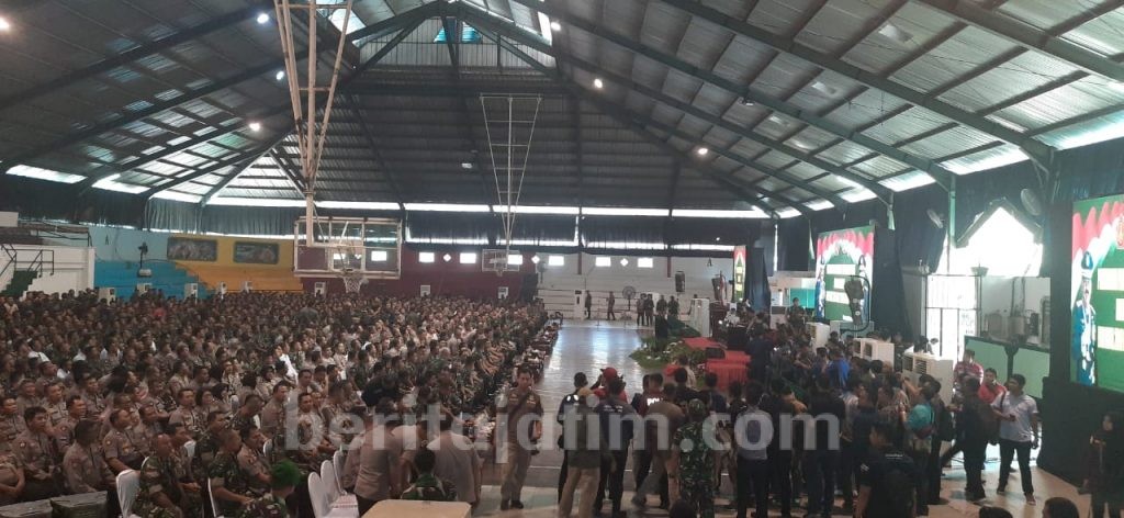 Sinergi, Kapolri dan Panglima TNI Berikan Pengarahan Bersama di Makodam V Brawijaya