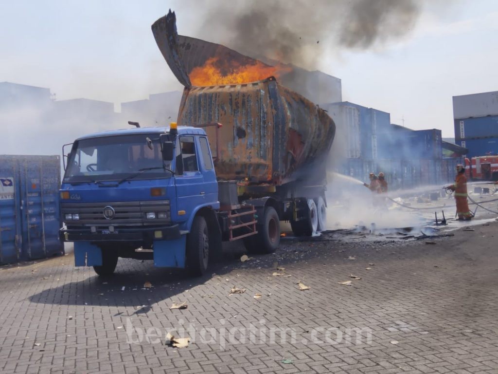 Kontainer Terbakar di Tanjung Emas Surabaya, 7 Orang Alami Luka Bakar