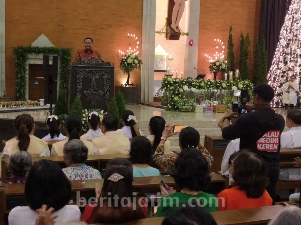 Wawali Whisnu Sakti Safari Malam Natal di Dua Gereja
