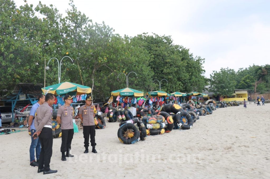 Polres Gresik Tempatkan 20 Personel di Lokasi Wisata