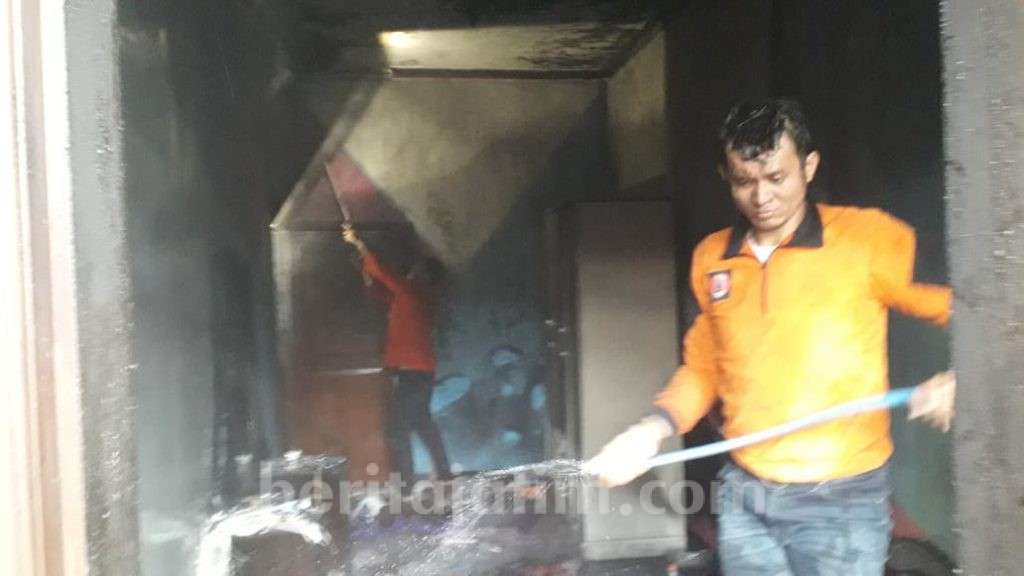 Lupa Cabut Charge, Rumah di Kota Malang Terbakar