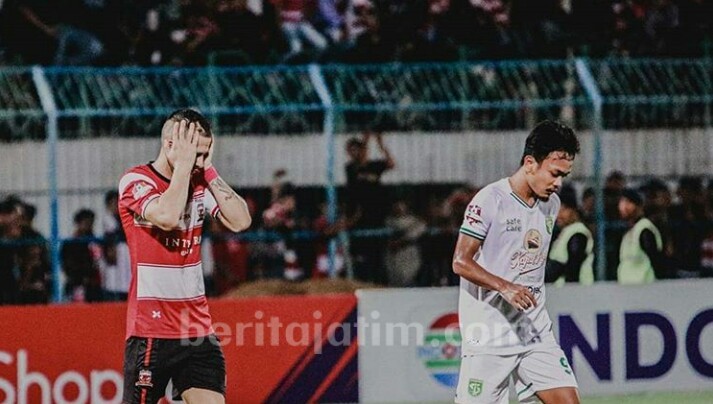 Diwarnai Kartu Merah, Madura United Takluk 2-3 dari Persebaya