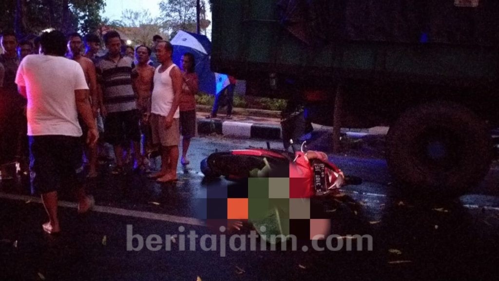 Tabrak Truk Parkir di Depan Kuburan, Ibu-ibu Meregang Nyawa