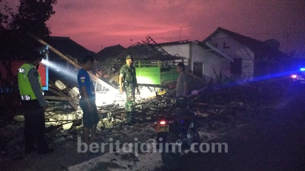Angin Kencang, Gedung Sekolah Tertimpa Pohon, 7 Rumah Ambruk