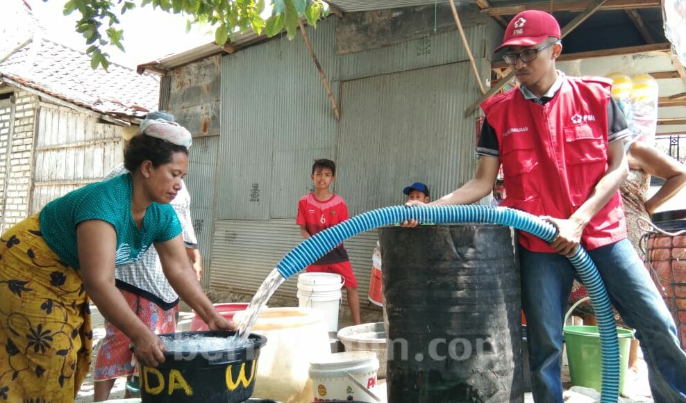 TDB PMI Pamekasan Distribusikan 1,3 Juta Liter Air Bersih
