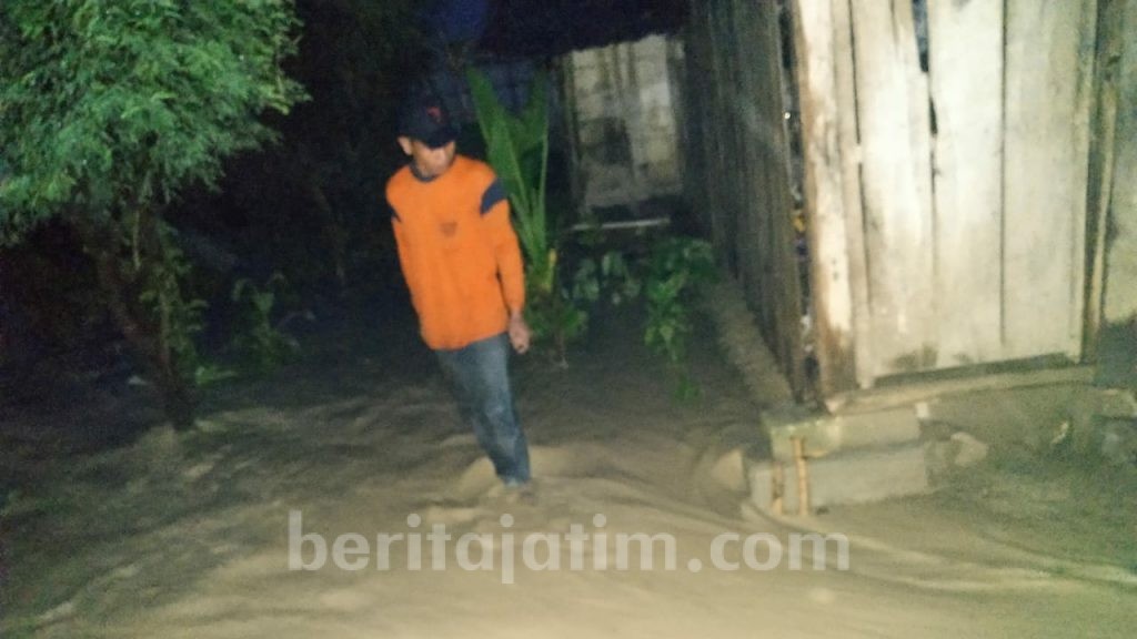 Masyarakat Tepian Hutan Bojonegoro Dilanda Banjir Bandang