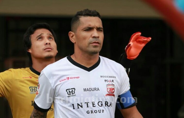 Beto Bertahan di Madura United