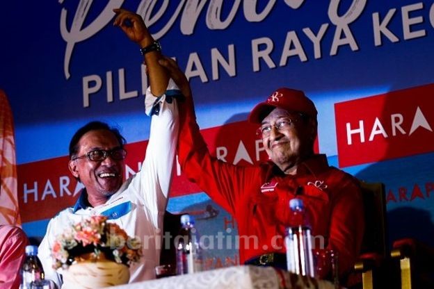 Berusia 94 Tahun, Mahathir Tak Lelah Pimpin Malaysia