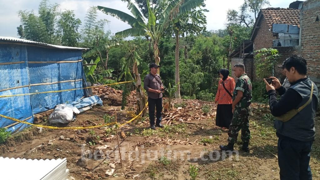 Mencangkul di Ladang, Petani Kediri Temukan Roket Berdaya Ledak 5 Kilometer