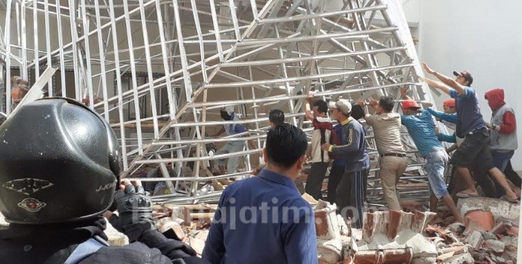 Tim Tipikor Polres Jember Selidiki Runtuhnya Atap Kantor Kecamatan Jenggawah