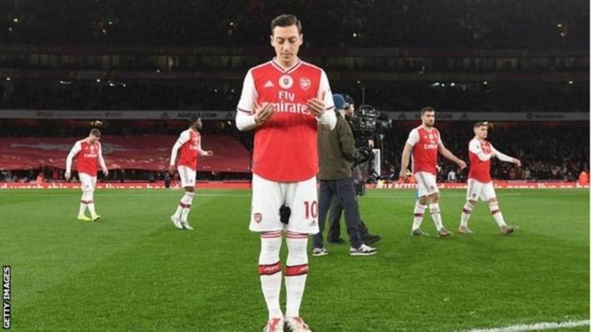 Arsenal Jeblok, Arteta Masih Belum Ingin Panggil Ozil
