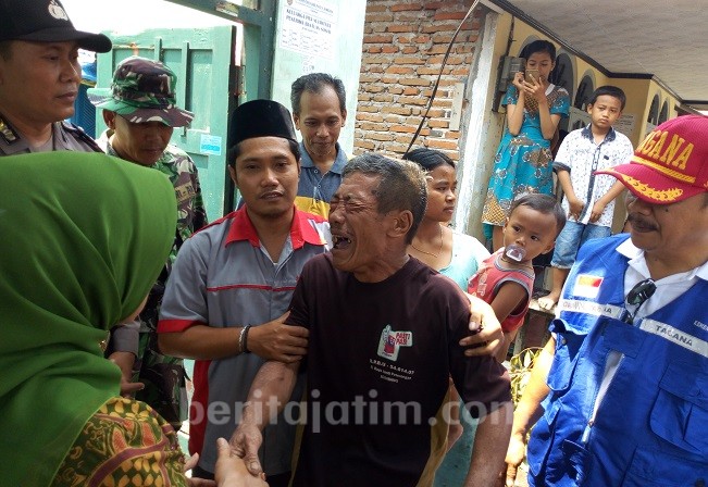 Tangis Korban Puting Beliung Pecah di Hadapan Bupati Jombang