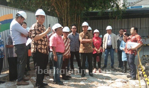 Lakukan Pemeriksaan Setempat, Hakim Cek Dinding Tanah