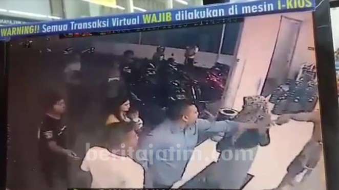 Terekam CCTV, Ini Wajah Pelaku Pengeroyokan dan Penusukan di Wonoayu Sidoarjo
