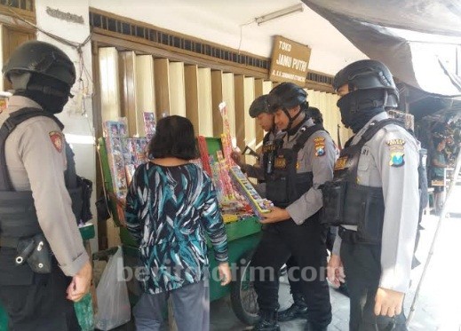 Jelang Tahun Baru, Polres Gresik Gencar Razia Petasan