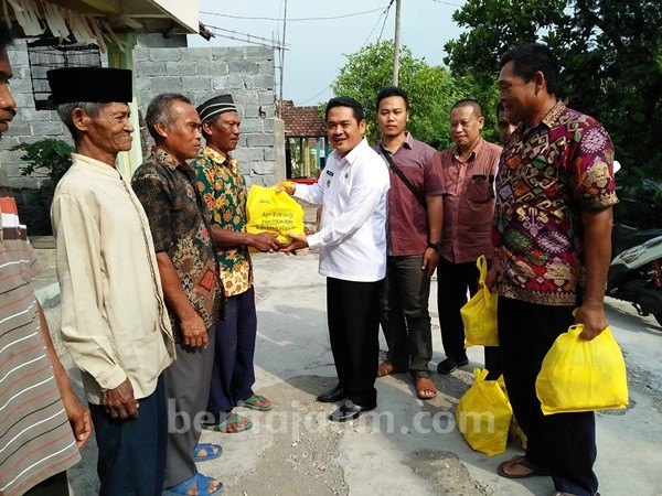 Warga Ngusikan Jombang Digelontor Sembako