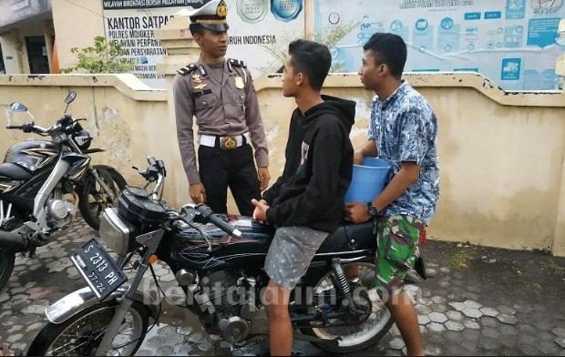 Polresta Mojokerto Amankan 4 Pemeran Video Viral Mandi Diatas Motor