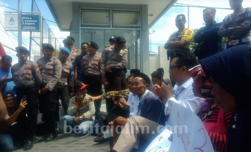 Problem Administrasi, Ratusan Penerima Bansos PKH di Sampang Gigit Jari