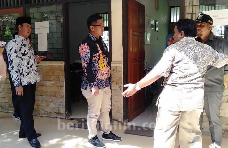Komisi I dan Camat Sampang Bersitegang soal Data ADK
