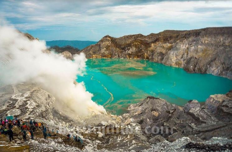Tim Gabungan Sisir Kawah Ijen Cari Korban