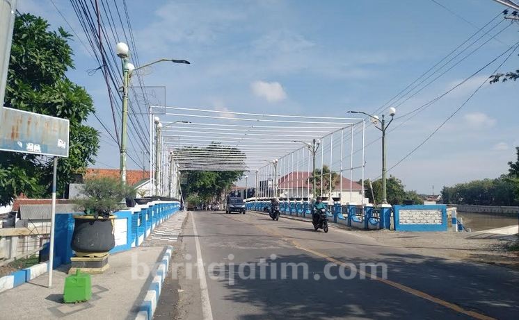 Lampu Hias Jembatan Sampang Sedot APBD Rp 192 Juta