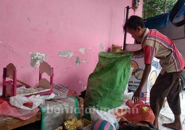 Exel, Bocah 12 Tahun di Ponorogo Rela Cari Rosok untuk Beli Jajan Dua Adiknya
