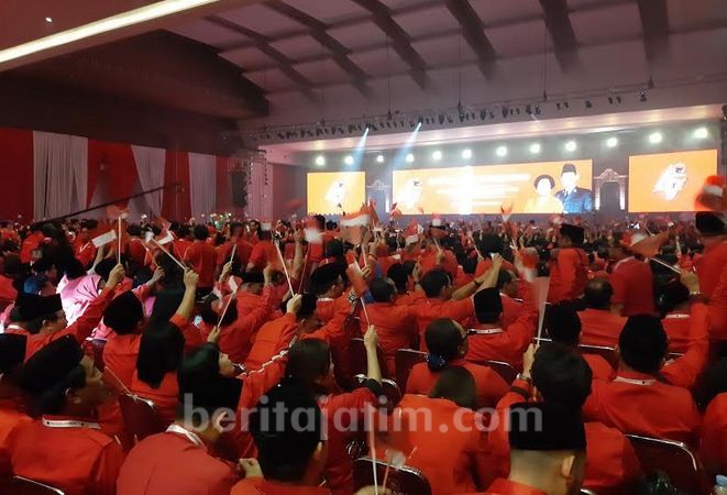 Azwar Anas dan Risma Dapat Pujian Khusus dari Megawati